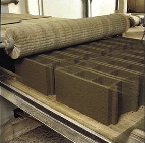 производство цементных блоков